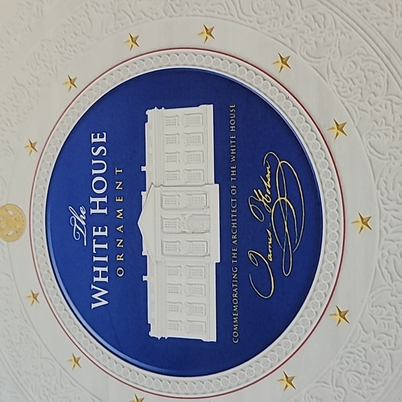 COMMEMORATIVE ORNAMENT: The White House - Picture 2 of 5